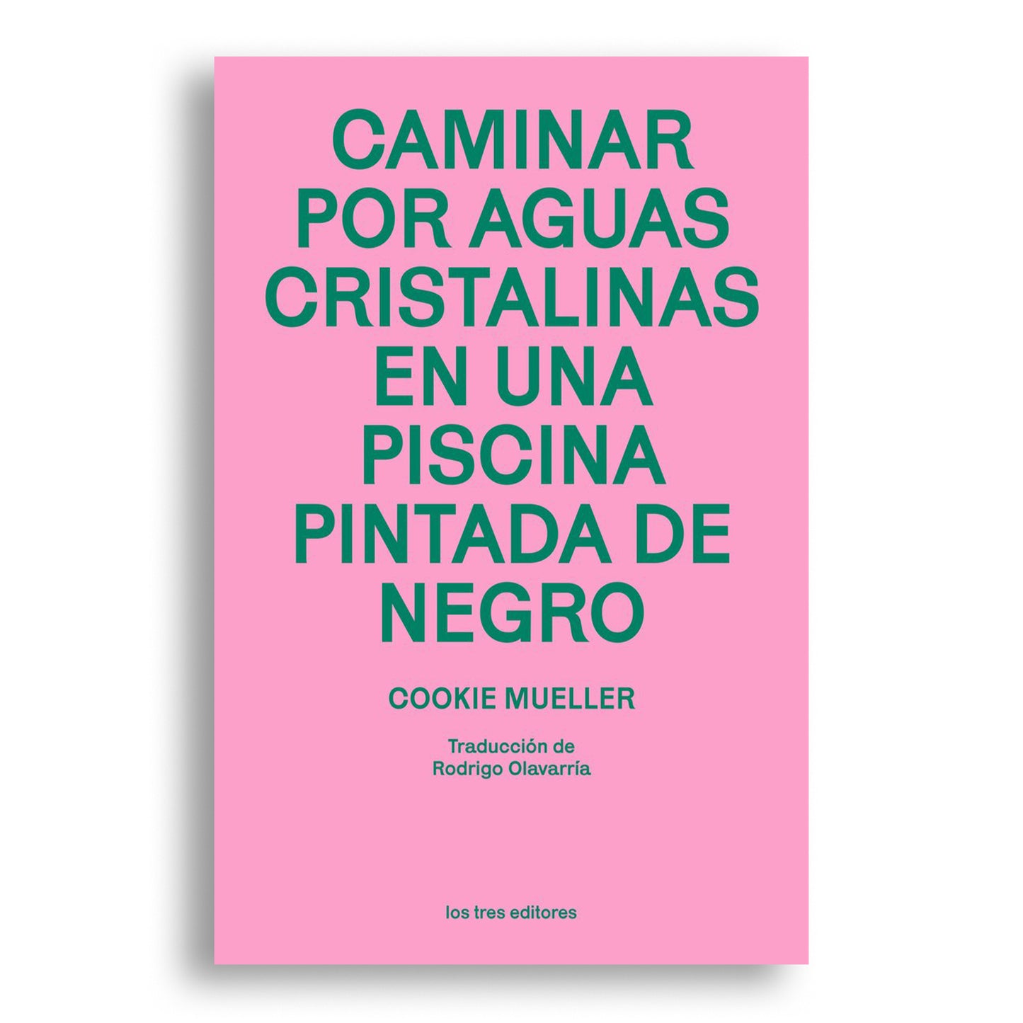 Caminar por aguas cristalinas en una piscina pintada de negro